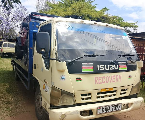 Professional jump start service in Kenya reviving dead car battery